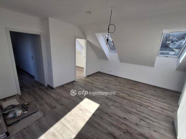 Eladó téglalakás, Budapesten, III. kerületben 190 M Ft