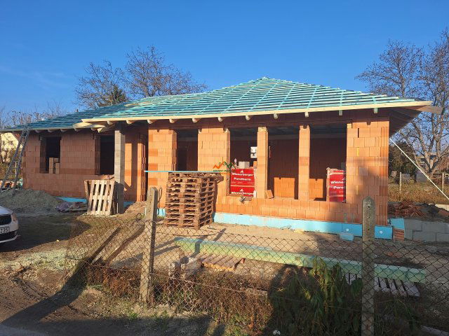 Eladó családi ház, Szigetszentmiklóson 105 M Ft, 5 szobás