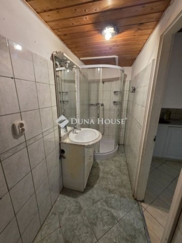 Eladó családi ház, Budapesten, III. kerületben 54.9 M Ft