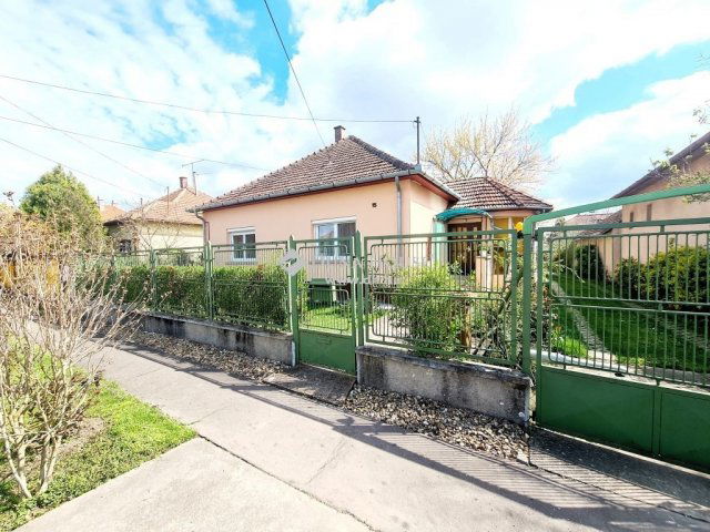 Eladó családi ház, Békéscsabán 59.9 M Ft, 4 szobás