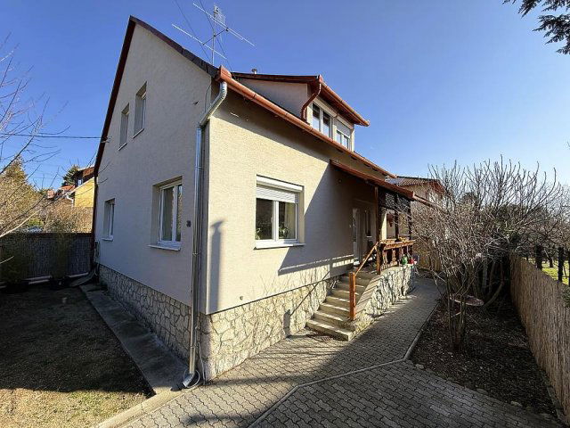 Eladó családi ház, Szentendrén 139.9 M Ft, 5 szobás