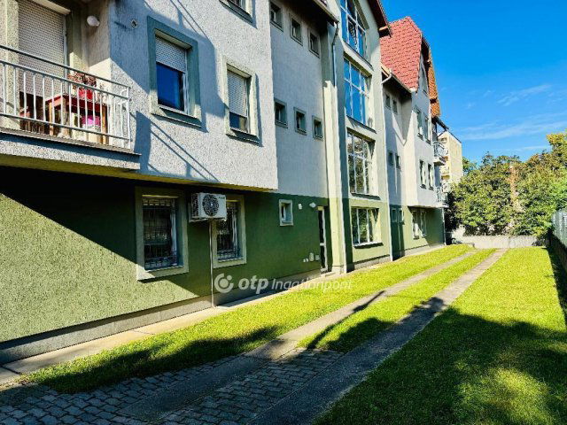 Eladó téglalakás, Debrecenben 84.9 M Ft, 3 szobás