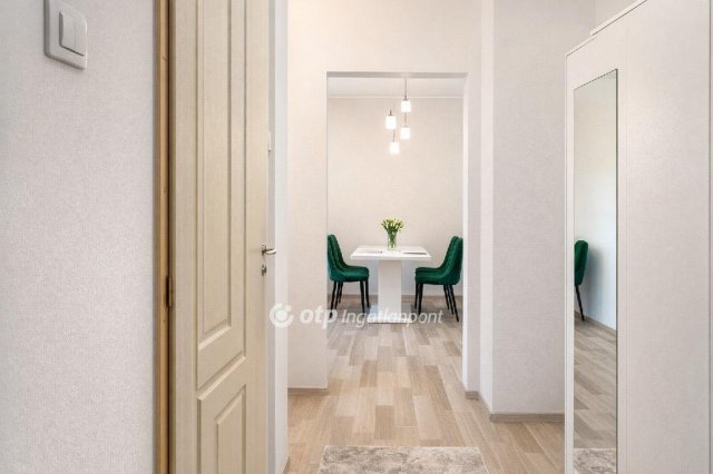 Eladó panellakás, Veszprémben 62.9 M Ft, 3 szobás