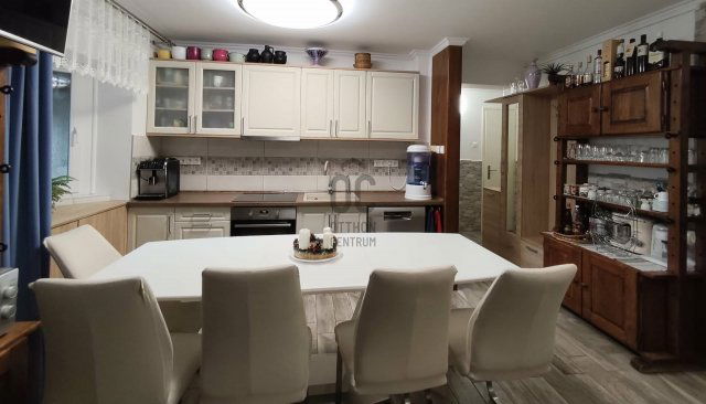 Eladó téglalakás, Pakson 65.9 M Ft, 3 szobás