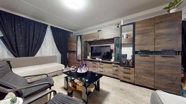 Eladó panellakás, Miskolcon 39.9 M Ft, 2+1 szobás