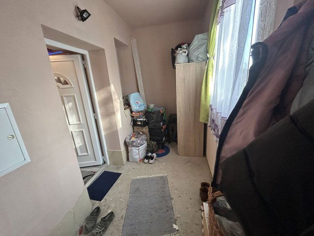 Eladó családi ház, Kesztölcön 24.9 M Ft, 1 szobás