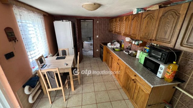 Eladó családi ház, Emődön 18 M Ft, 1+2 szobás