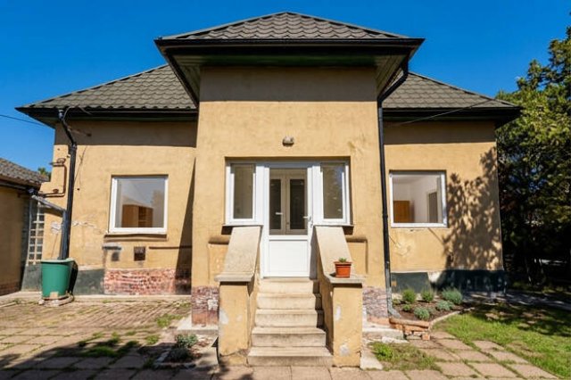Eladó családi ház, Vecsésen 60 M Ft, 3 szobás