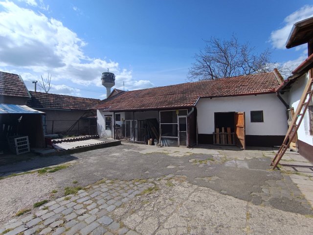 Eladó családi ház, Kiskunfélegyházán 95 M Ft, 5 szobás