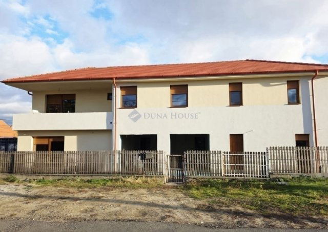 Eladó ikerház, Gyálon 112.99 M Ft, 5 szobás