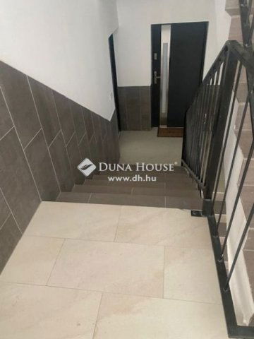 Eladó téglalakás, Pécsett 95 M Ft, 5 szobás