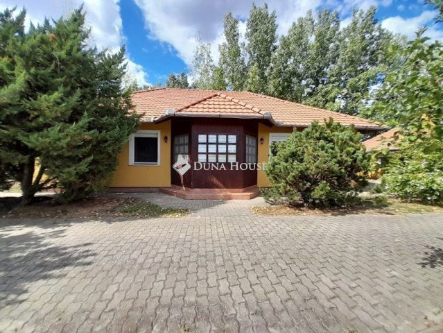 Eladó családi ház, Békéscsabán 119.9 M Ft, 6 szobás