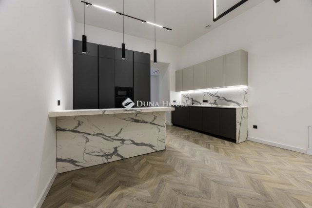 Eladó téglalakás, Budapesten, V. kerületben 299 M Ft, 3 szobás