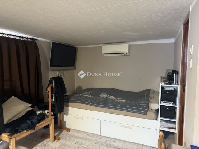 Eladó családi ház, Pécelen 126.5 M Ft, 3 szobás