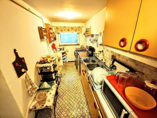 Eladó családi ház, Szegeden 90 M Ft, 4 szobás