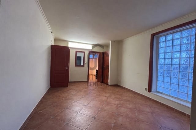 Eladó ipari ingatlan, Budapesten, IV. kerületben 63.9 M Ft