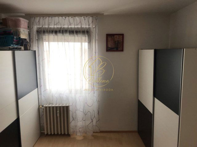 Eladó panellakás, Pécsett 44.5 M Ft, 2 szobás