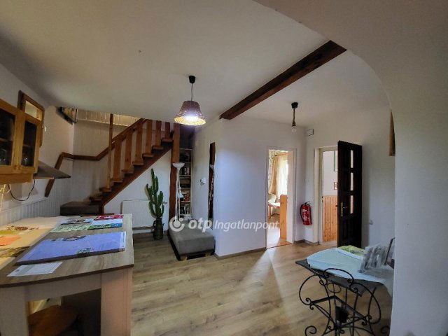 Eladó téglalakás, Hévízen 116 M Ft, 6 szobás