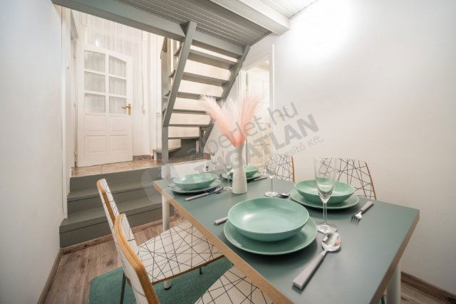 Kiadó téglalakás, albérlet, I. kerületben, Attila úton