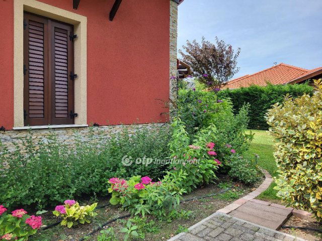 Eladó családi ház, Zamárdiban 270 M Ft, 5 szobás