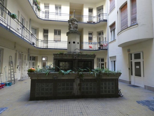 Eladó téglalakás, Budapesten, V. kerületben, Szép utcában