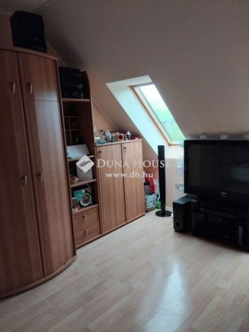 Eladó téglalakás, Pécsett 49 M Ft, 3 szobás