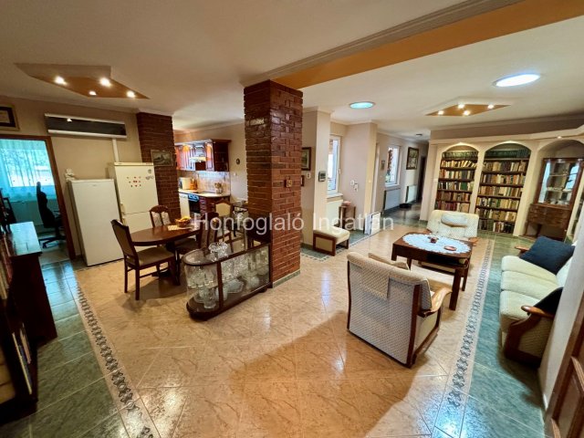Eladó családi ház, Levelek 74 M Ft, 7+1 szobás