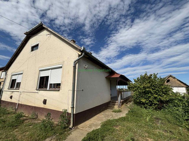 Eladó családi ház, Nyíribronyon 13 M Ft, 4+1 szobás