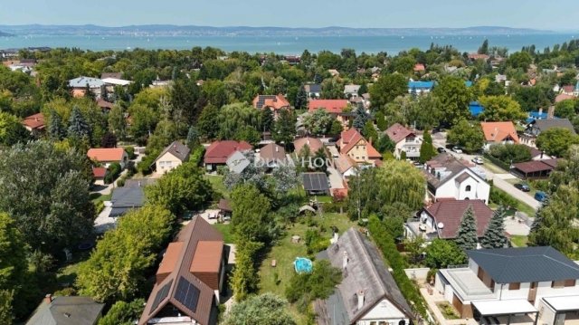 Eladó családi ház, Zamárdiban 179.9 M Ft, 8 szobás