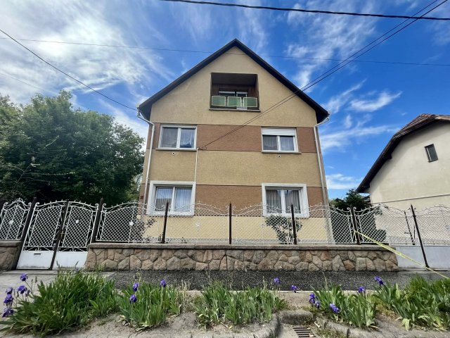 Eladó családi ház, Budapesten, XV. kerületben 129.9 M Ft