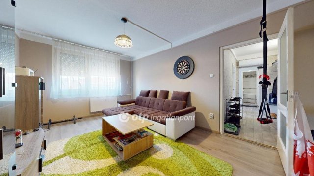 Eladó panellakás, Egerben 49.9 M Ft, 2 szobás