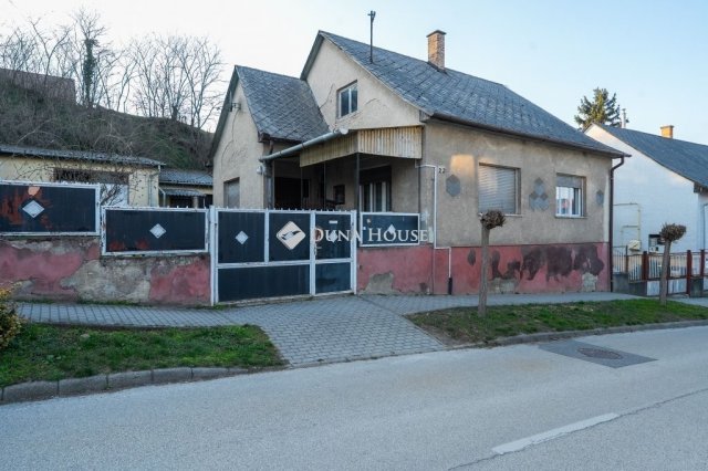 Eladó családi ház, Nyergesújfaluban 43.5 M Ft, 3 szobás