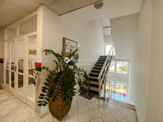 Eladó iroda, Vértesszőlősön 425 M Ft / költözzbe.hu