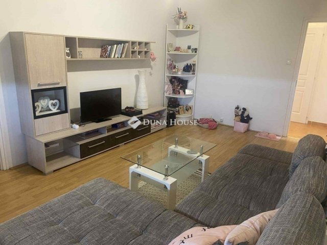 Eladó panellakás, Debrecenben 64.5 M Ft, 3 szobás