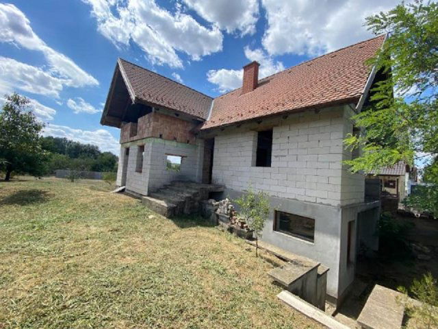 Eladó családi ház, Dányon 59.9 M Ft, 3 szobás