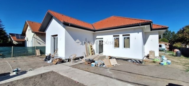 Eladó családi ház, Budakalászon 219 M Ft, 4 szobás