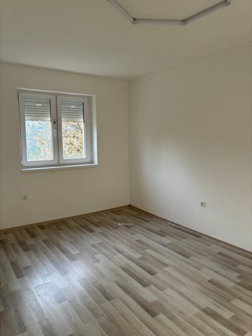 Eladó téglalakás, Komlón 42.5 M Ft, 3 szobás