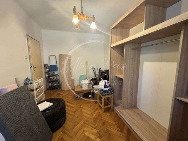 Eladó téglalakás, Pécsett, Fehérhegyi úton 26 M Ft, 2 szobás