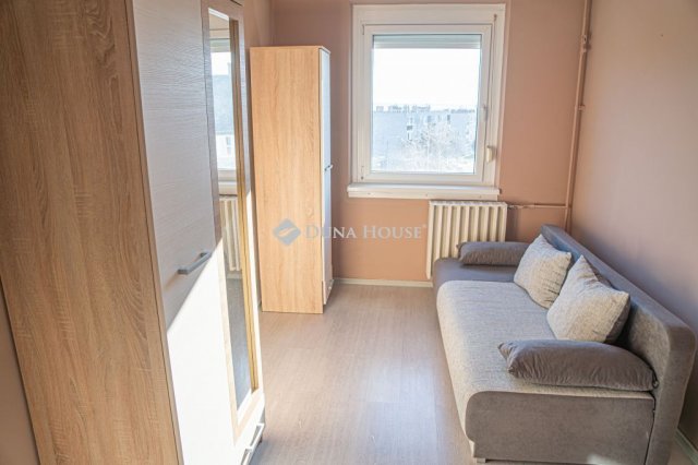 Eladó panellakás, Balatonalmádiban 74.9 M Ft, 4 szobás