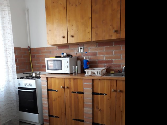 Kiadó téglalakás, albérlet, Pécsett, Vargha Damján utcában