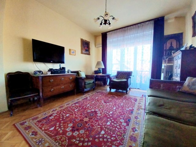 Eladó téglalakás, Budapesten, III. kerületben, Lajos utcában