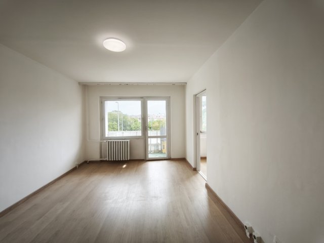 Eladó panellakás, Szegeden 48 M Ft, 1+1 szobás