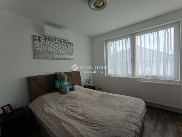 Eladó családi ház, Pomázon 199.5 M Ft, 6 szobás