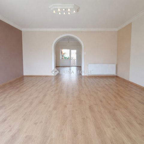 Eladó családi ház, Kecskeméten 80 M Ft, 3 szobás