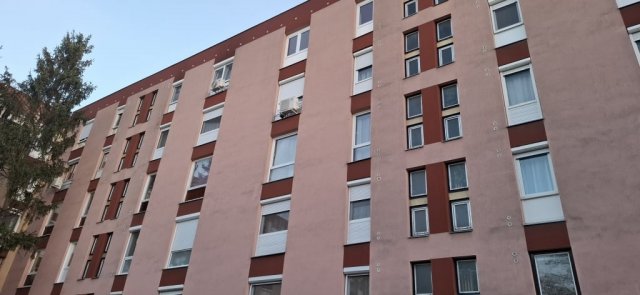 Eladó panellakás, Pécsett 37.9 M Ft, 2 szobás