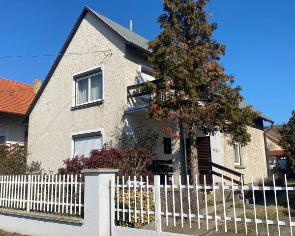 Eladó családi ház, Tihanyban 119.9 M Ft, 3+1 szobás