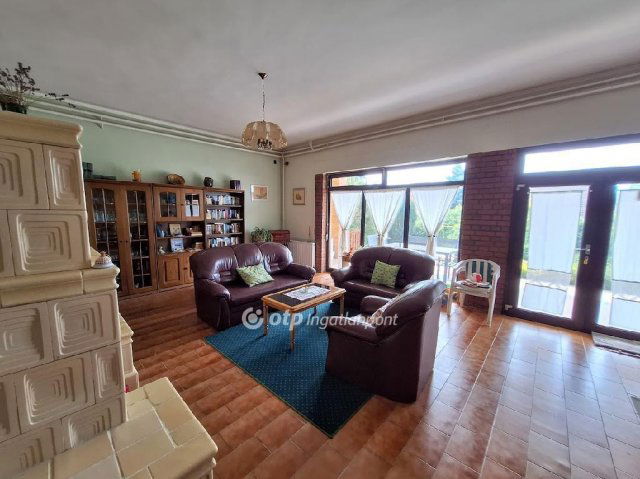 Eladó családi ház, Alsóörsön 139.7 M Ft, 5 szobás