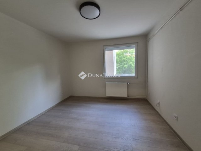 Eladó panellakás, Budaörsön 101.9 M Ft, 3 szobás