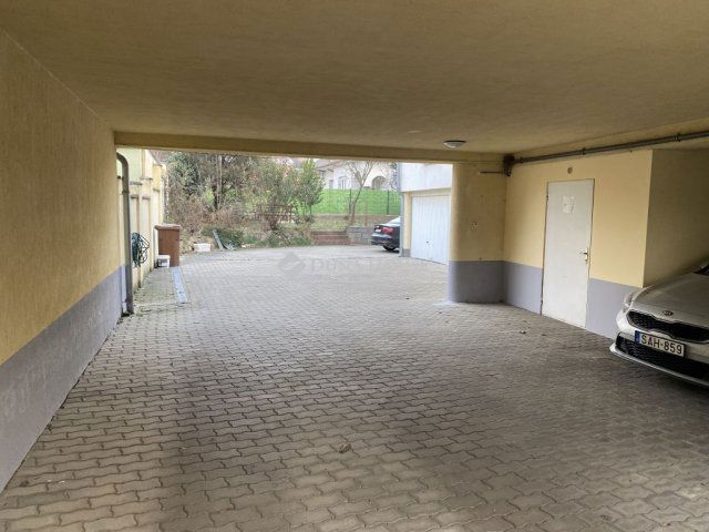 Kiadó téglalakás, albérlet, Pécsett, Endresz György utcában