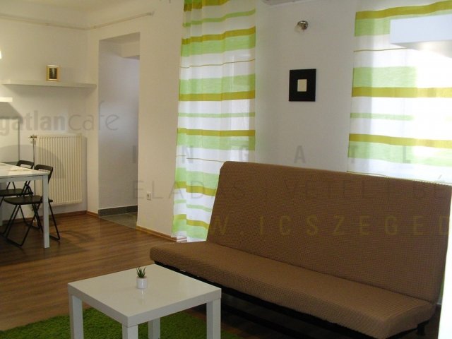 Kiadó téglalakás, albérlet, Szegeden 200 E Ft / hó, 3 szobás